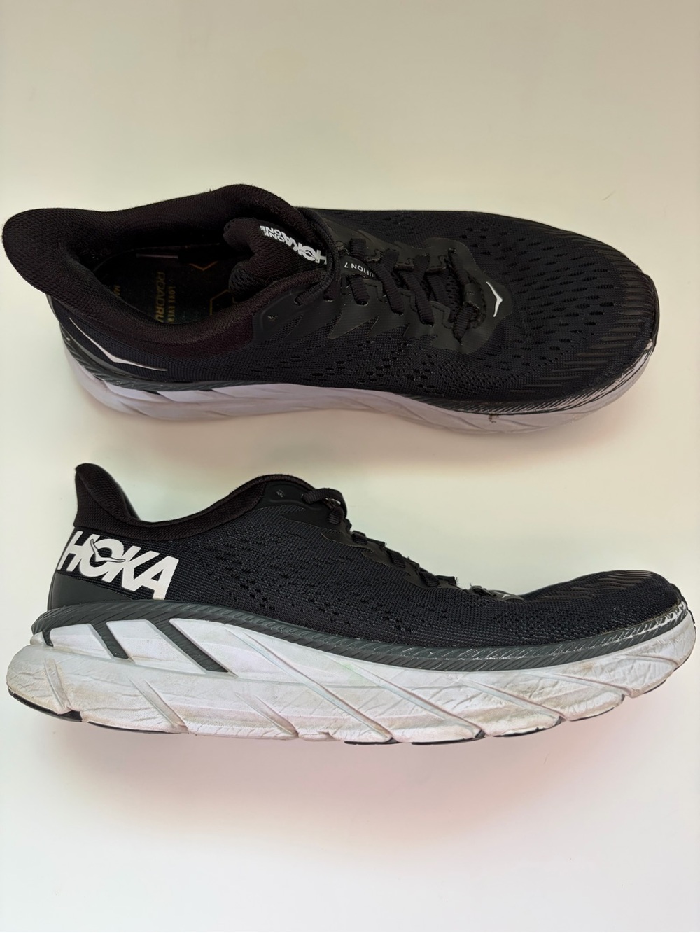 HOKA Women’s Clifton 7 Black Running Shoes Size 8